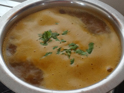 boiling huruli kaalu saaru or kudu saaru or horse gram rasam