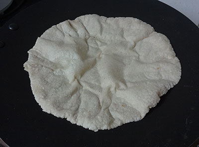 cooking jolada rotti or jowar bhakri