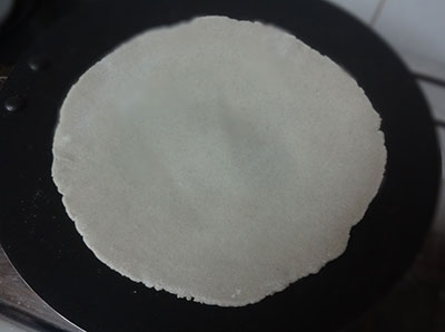 rolled jolada rotti or jowar bhakri on hot pan