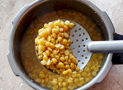 cooking chana dal for kadale bele usli or chana dal sundal