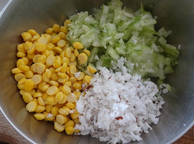 soaked gram dal and cucumber for kadlebele and southekai kosambari