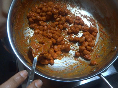 masala coated peanuts for masala peanuts or kara kadlekai