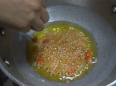 deep frying the peanuts for masala peanuts or kara kadlekai