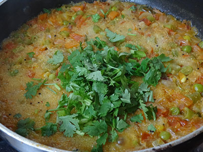 coriander leaves for khara bath or masala rava bath