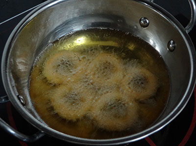 frying kodubale or kodbale