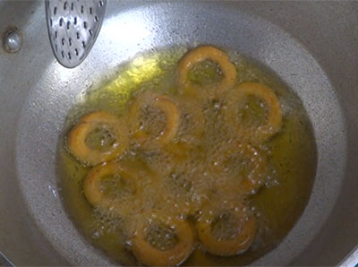 frying kodubale or kodbale