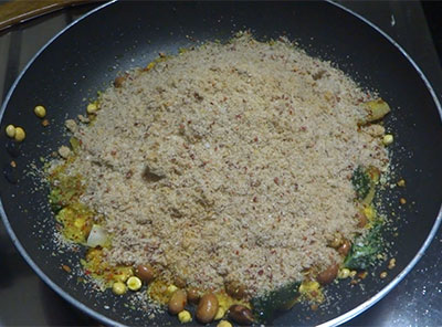 dry coconut and curry leaves for avalakki mixture or snacks