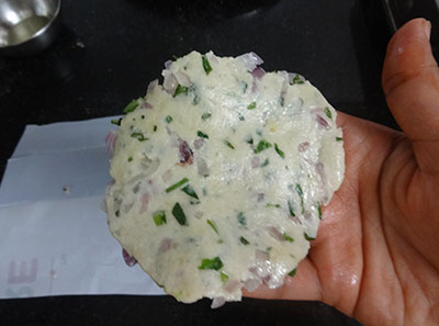 frying maddur vada