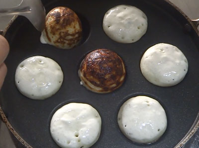 cook majjige paddu or mosaru appa recipe on both sides