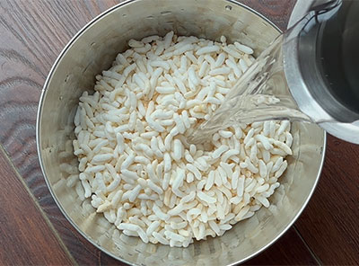 soaking puffed rice for mandakki dose or murmura dosa recipe