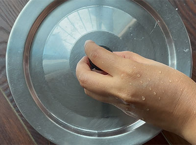 fermenting the batter for mandakki dose or murmura dosa recipe