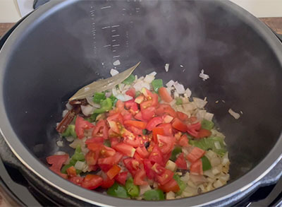 tomatoes for masala rice recipe using instant pot