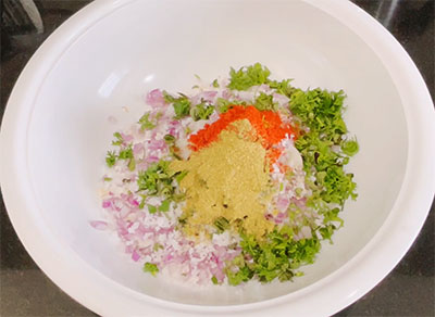 red chilli and dhaniya  powder for masale avalakki rotti or poha roti