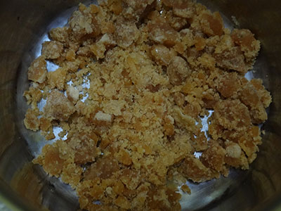 jaggery for mavina hannina sasive or mango gravy