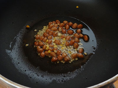 tempering for mavinakai chitranna or mango rice