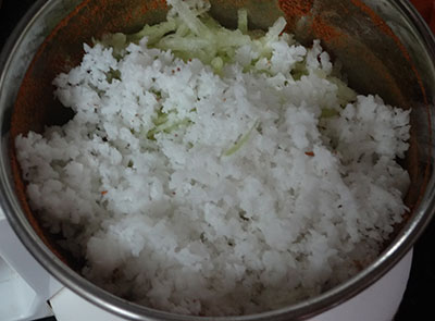 grated mango and coconut for mavinakayi chitranna or mango rice