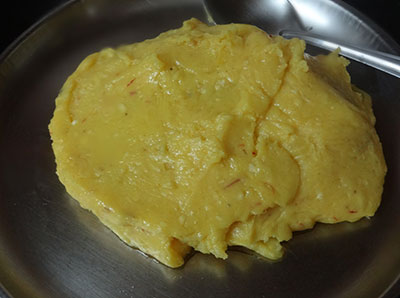 shaping the milk peda or doodh peda