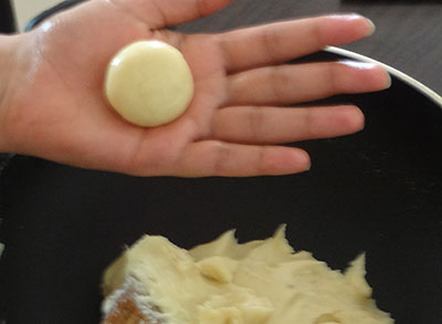 shaping the milk peda or doodh peda