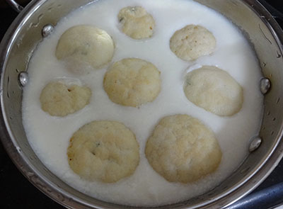 vada in curd for mosaru vade or curd vada