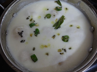 tempering for mosaru vade or curd vada