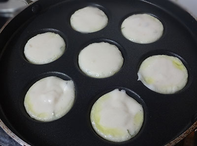 pour batter for making mosaru vade or curd vada