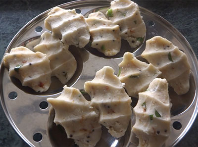 steaming kara mushti kadubu or pidi kozhukattai