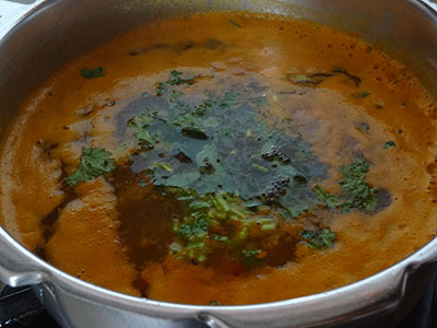 tempering mysuru tomato saaru or mysore rasam