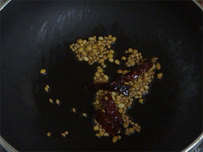 fried dal and red chili for onion chutney