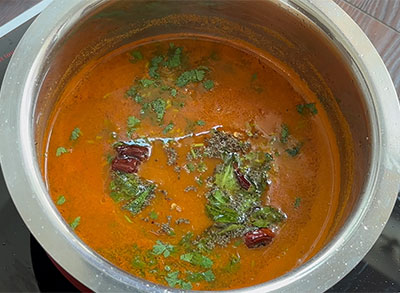 tempering for eerulli saaru or onion rasam recipe