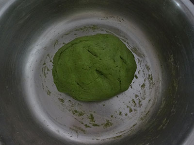 oil for palak paratha or parota dough