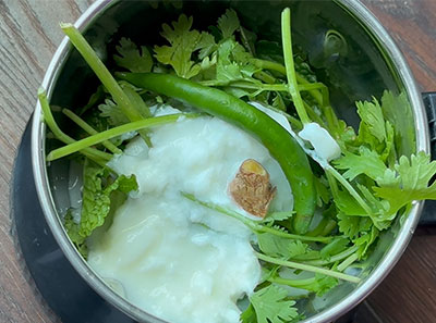 leaves, green chilli, curd and ginger for easy evening snacks paneer tawa fry recipe