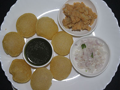 serving pani puri recipe