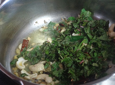 green chili and mint leaves for peas pulao or matar pulao