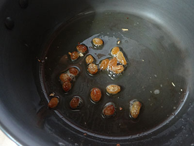 frying raisins for pineapple or ananas payasa