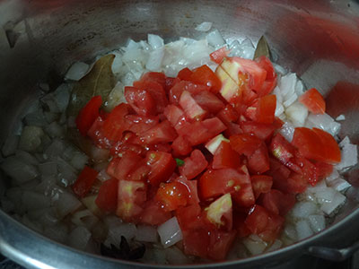 frying for pudina pulao or pudina rice