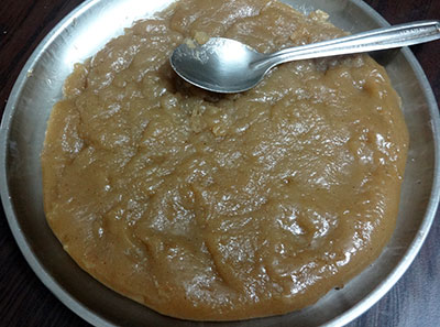 flattening hot ragi halbai or halubai