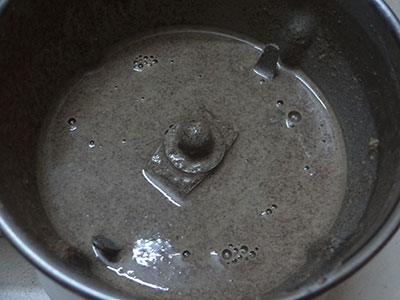 grinding ragi for ragi sandige or finger millet fryum