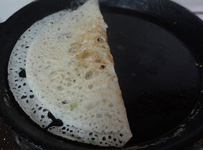 rave dose or rava dosa on iron pan