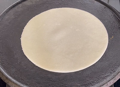 rolled rave rotti or plain rava roti recipe on hot pan