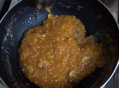 making sabudana halwa or sabbakki halwa