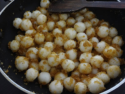 seke undlaka orammini kozhukattai in a pan