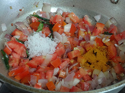 salt and turmeric for shavige uppittu or vermicelli upma