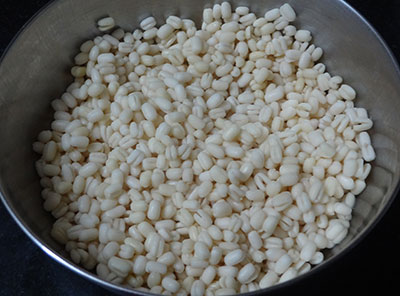 soak urad dal for siridhanya idli or millets idli