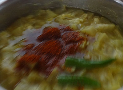 rasam powder and green chili for sorekai sambar or bottle gourd sambar