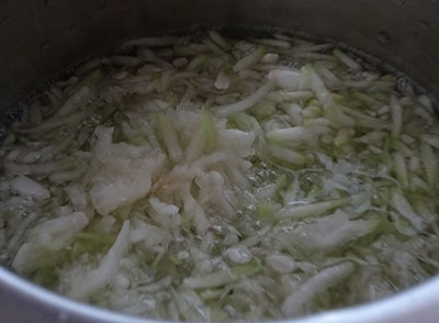 cooking bottle gourd for sorekai payasa or bottle gourd kheer