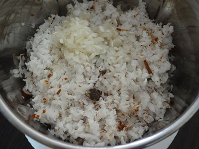 grated coconut for sorekai payasa or bottle gourd kheer