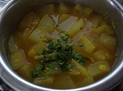 coriander leaves for southekayi sambar or southekai bol koddel