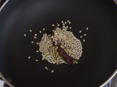 fry urad dal and red chilli for southe sippe chutney