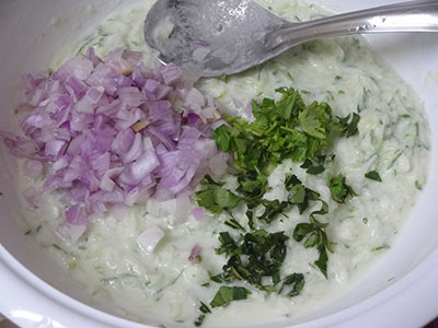 onion, curry leaves and green chili for cucumber paddu or southekai guliyappa