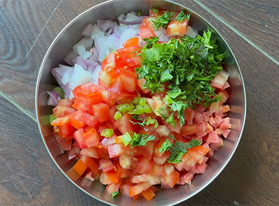 coriander leaves for southekai kosambari or cucumber salad